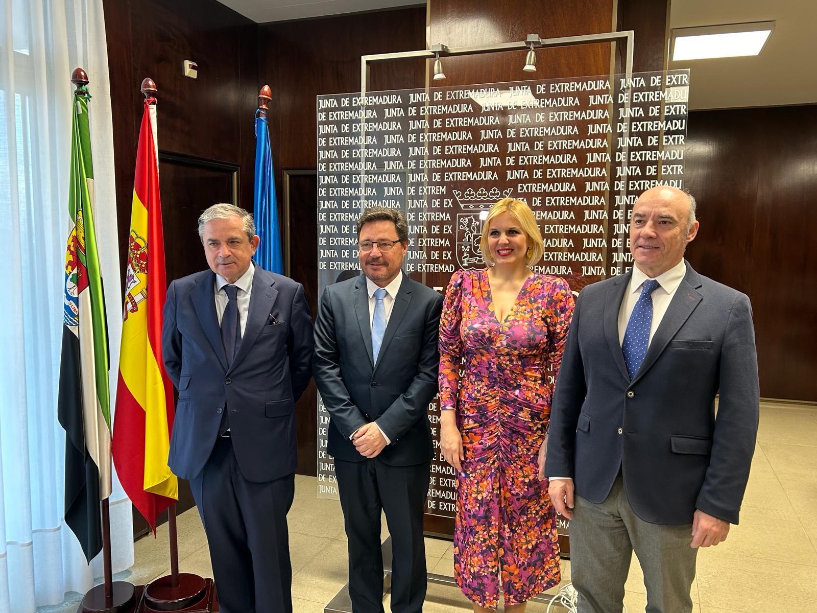 Las cámaras de comercio de Cáceres y Badajoz se incorporan al Consejo de Administración de Extraval